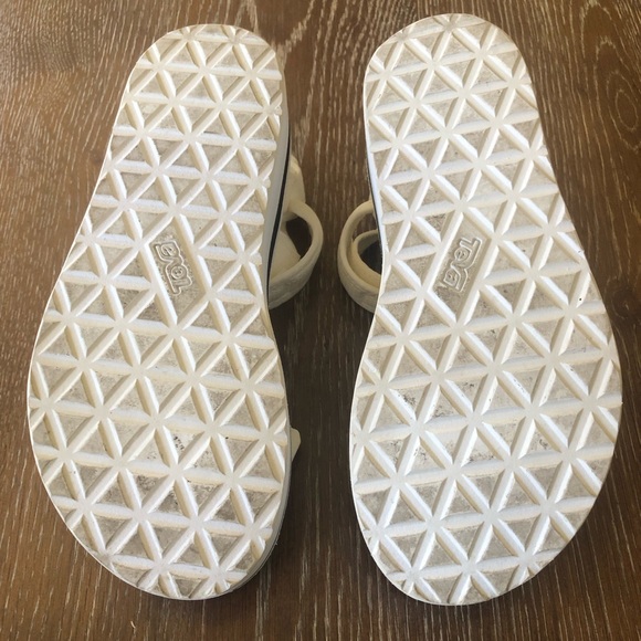 White Platform Teva Sandals- Women’s Size 8 - Picture 6 of 6